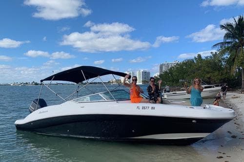 Day of Fun In the Sun by boat!  Boating in Miami… the right way!  Sandbar and Cruising…we got you covered! – Miami Beach