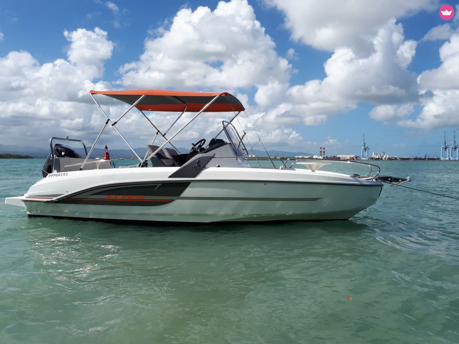 Beneteau Flyer 6.6 spacedeck – Le Gosier