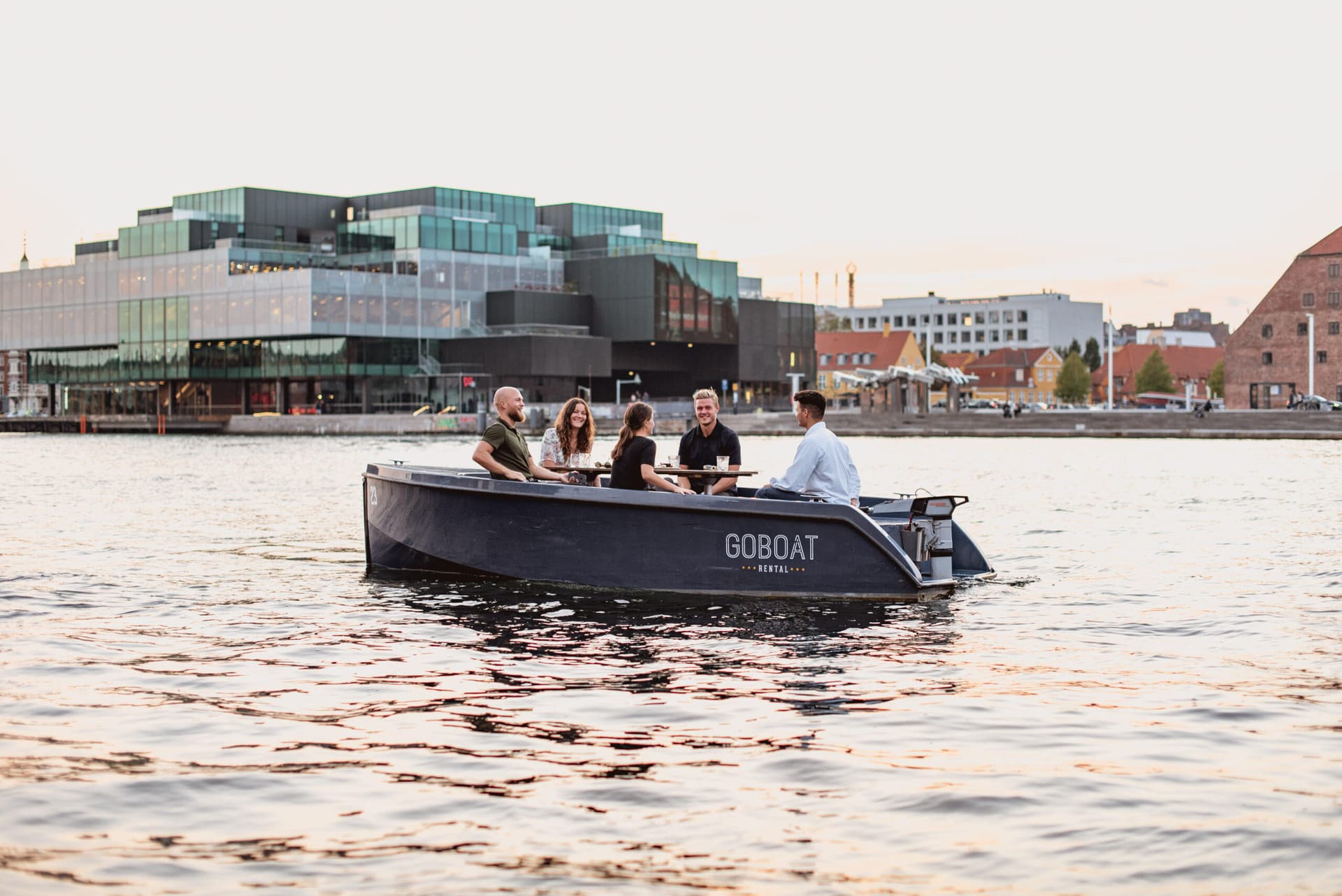Klassisk GoBoat - lej en elbåd i Københavns Havn – Copenhagen
