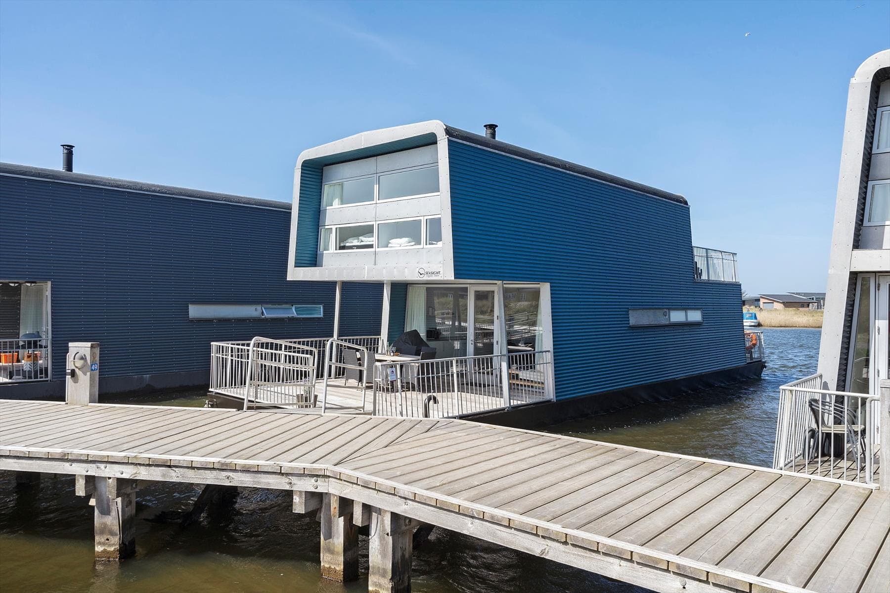 Moderne husbåd i Tyskerhavnen centralt i Hvide Sande – Hvide Sande