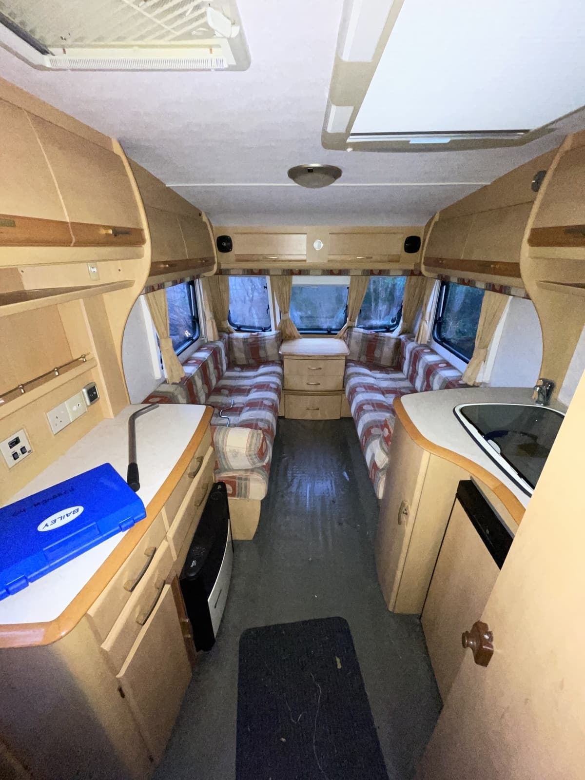 Surprisecaravan – London