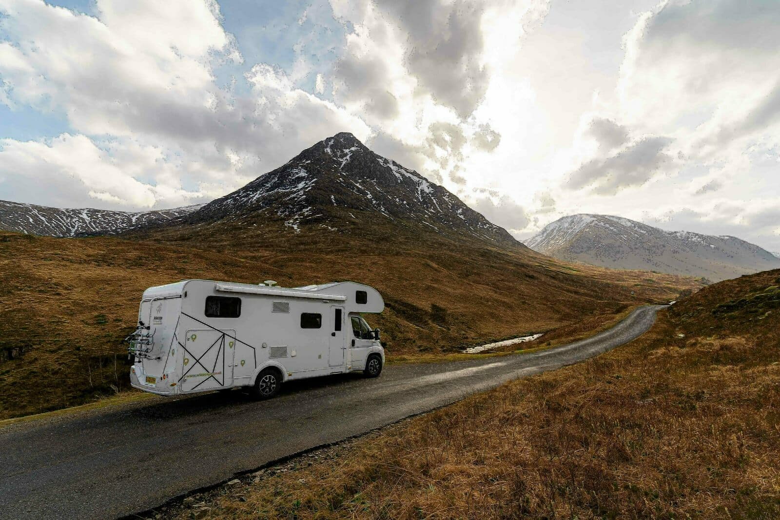 Luxury 2021 Etrusco A6600BB Automatic, 5G Internet, Bike Rack, Smart TV, 6 Berth, 6 Seatbelts – Edinburgh