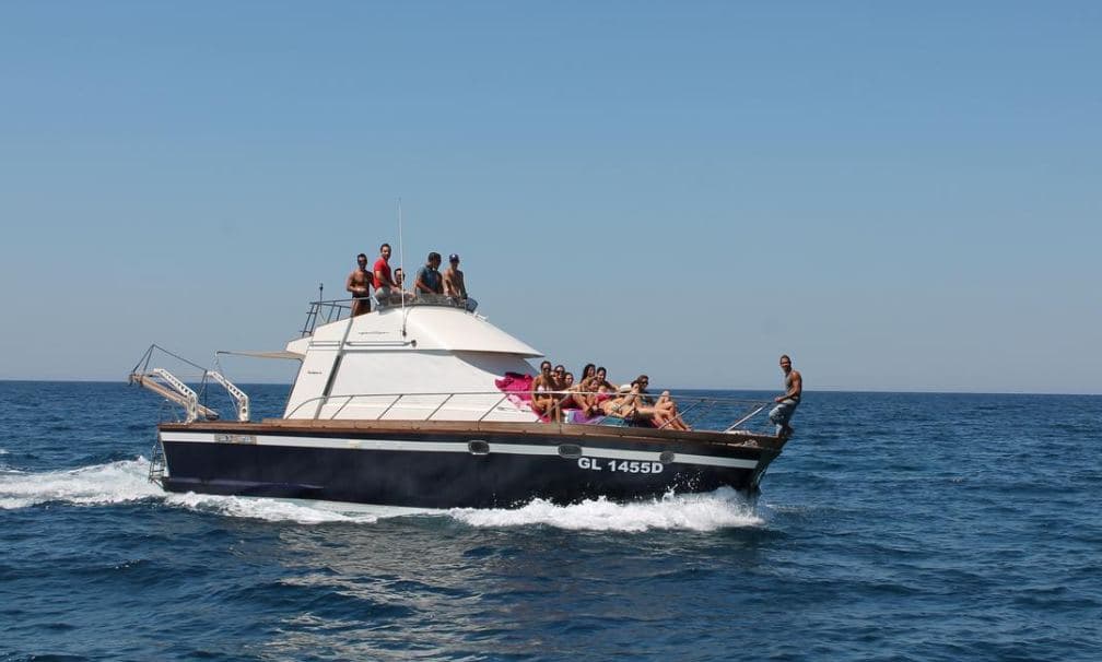 Charter 39' Posillipo Antigua Cuddy Cabin Boat In Gallipoli, Italy – Gallipoli