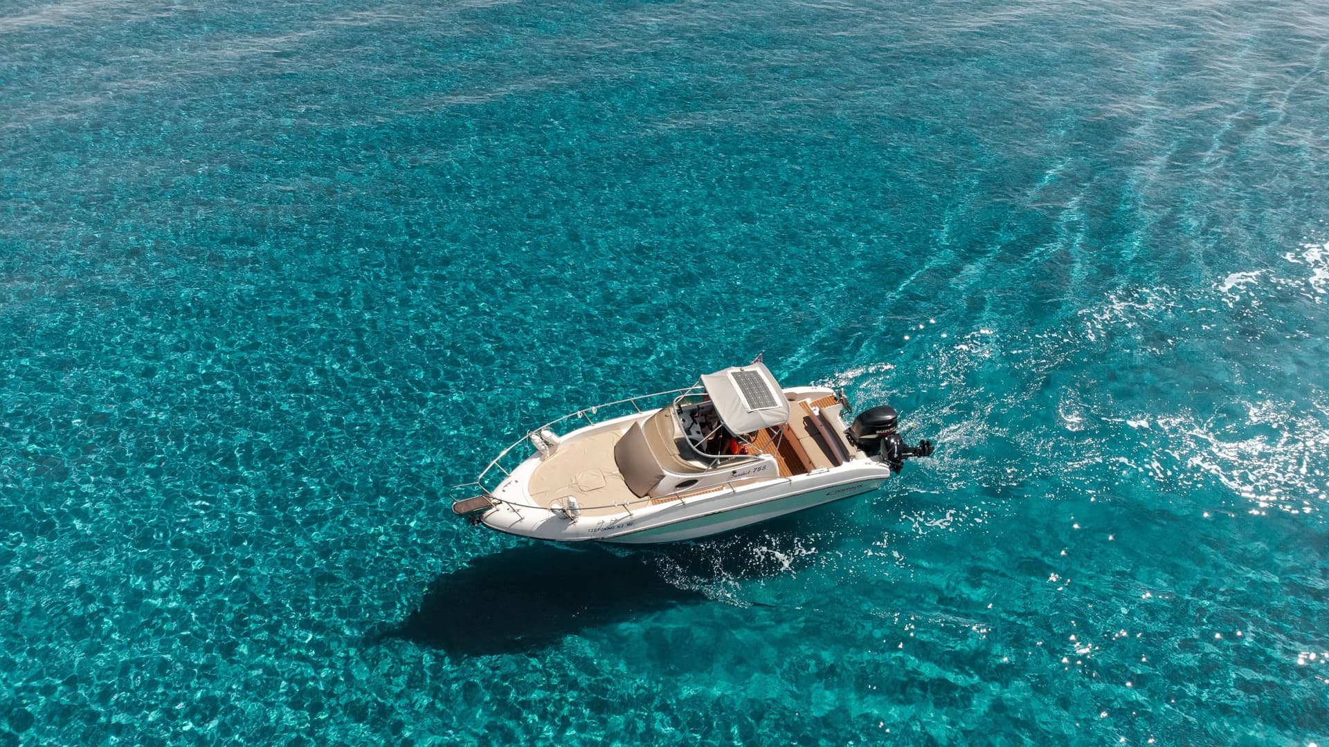 Quicksilver 755 Sundeck – Alikanas