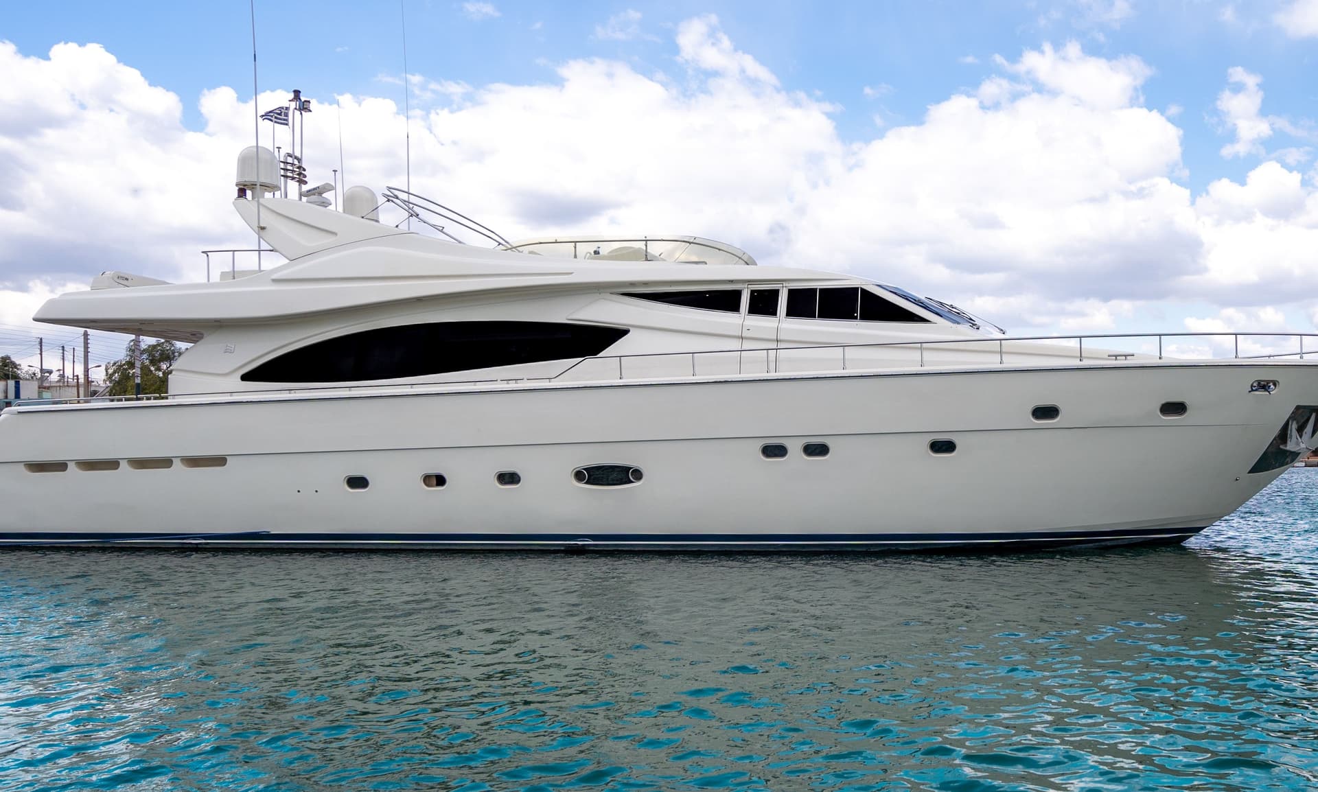 Ferretti Yachts 880 – Elliniko
