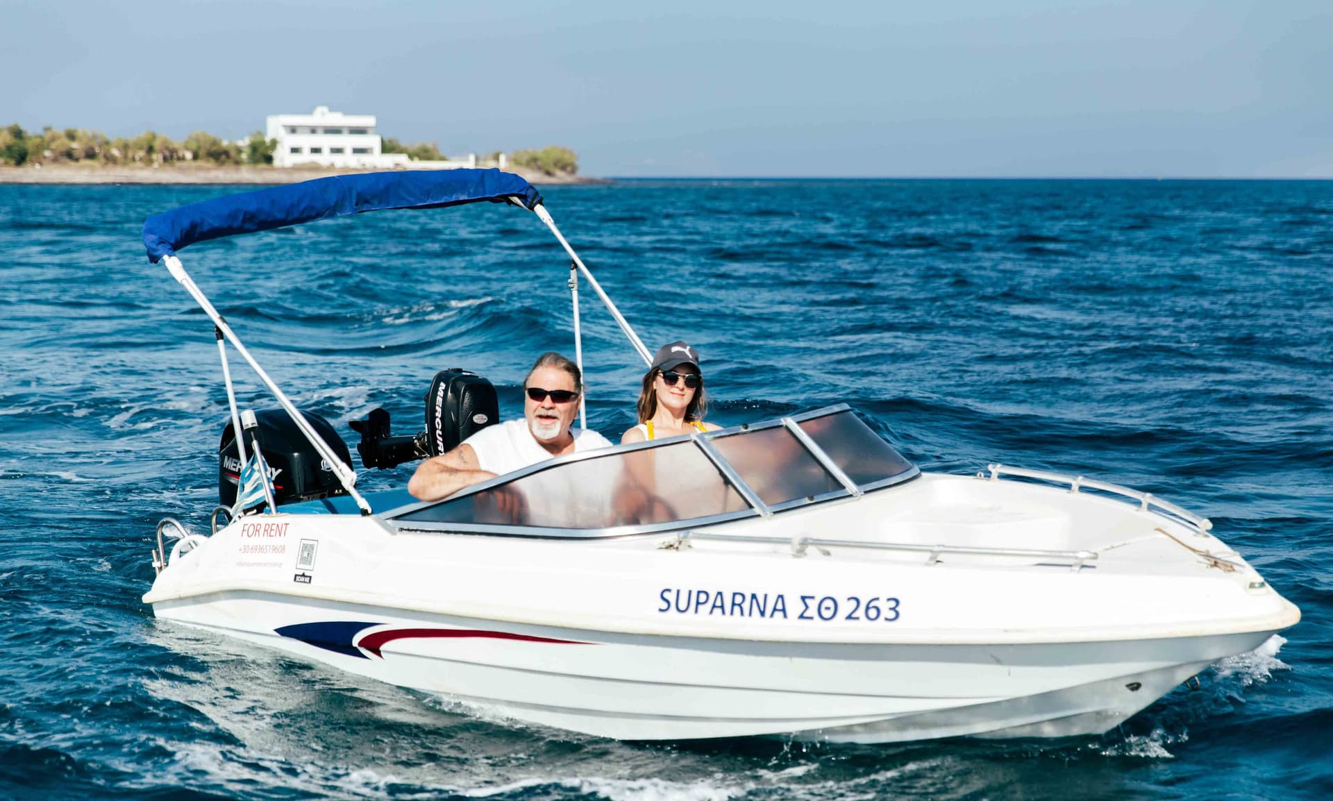 Discover Santorini in private on a speedboat – Santorini