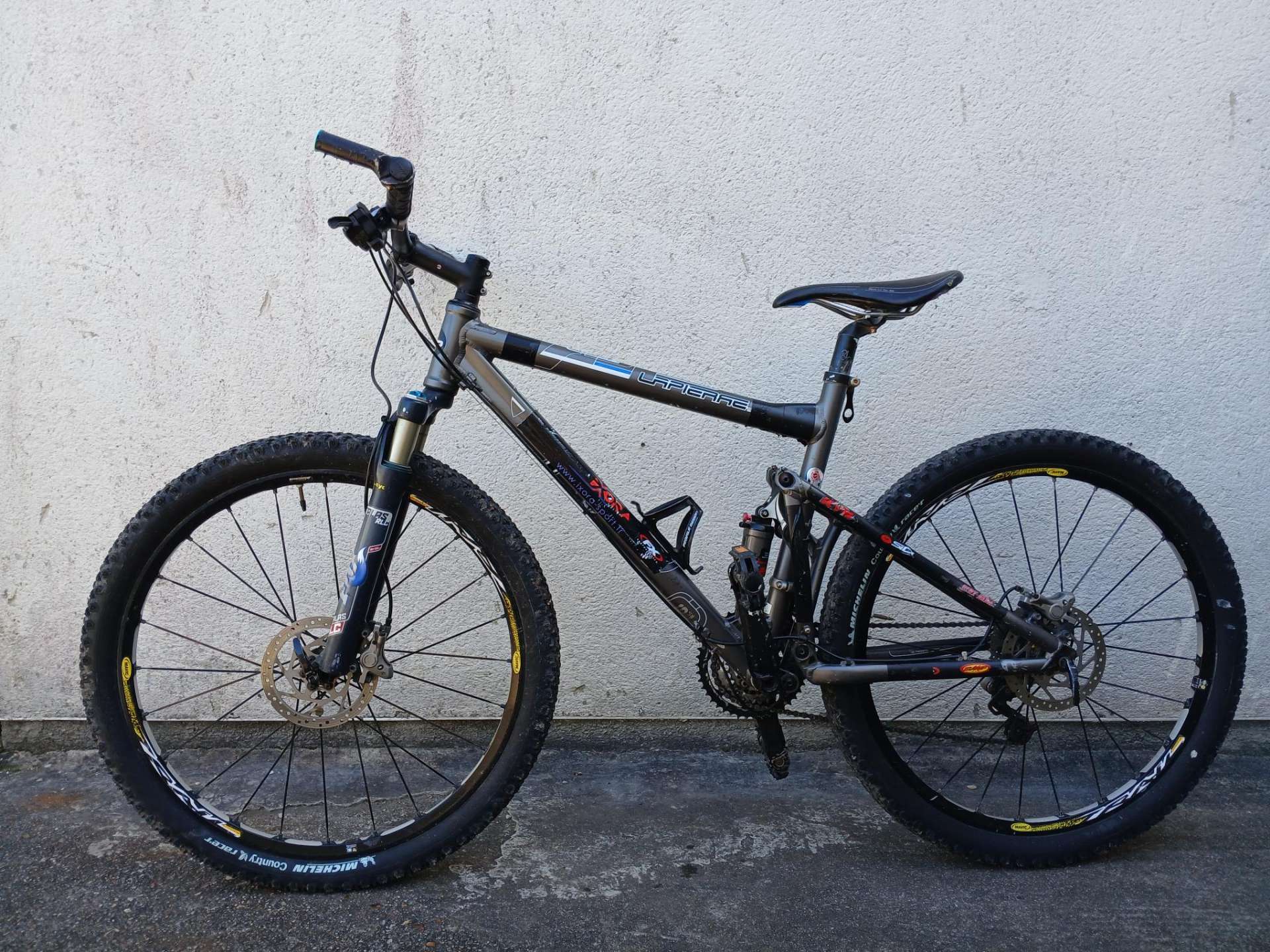 Full Suspension Mountain Bike