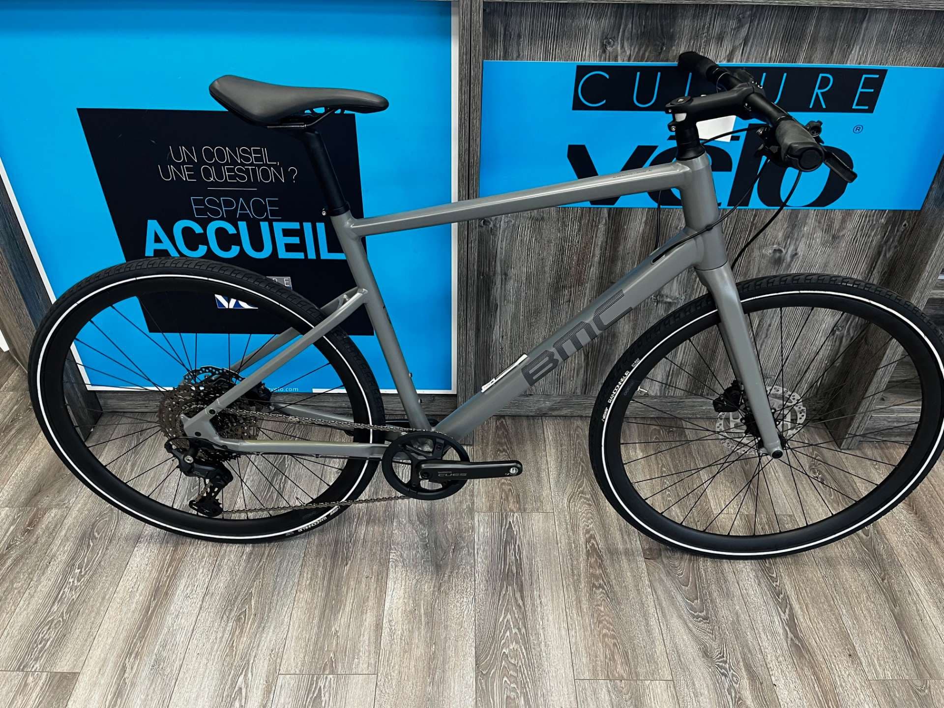 Hybrid bike (non-electric) – size S (155–170 cm)