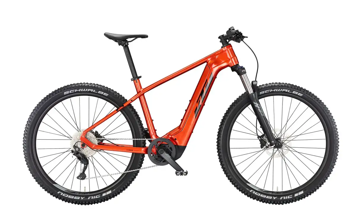 Le KTM Macina Team 793 est un VTT électrique semi-rigide 29 pouces agile et performant. Doté d'un moteur Bosch Smart System de 85 Nm et d'une batterie de 750 Wh, il offre des aventures VTT de longue durée. Idéal pour les trails et les sorties en nature.