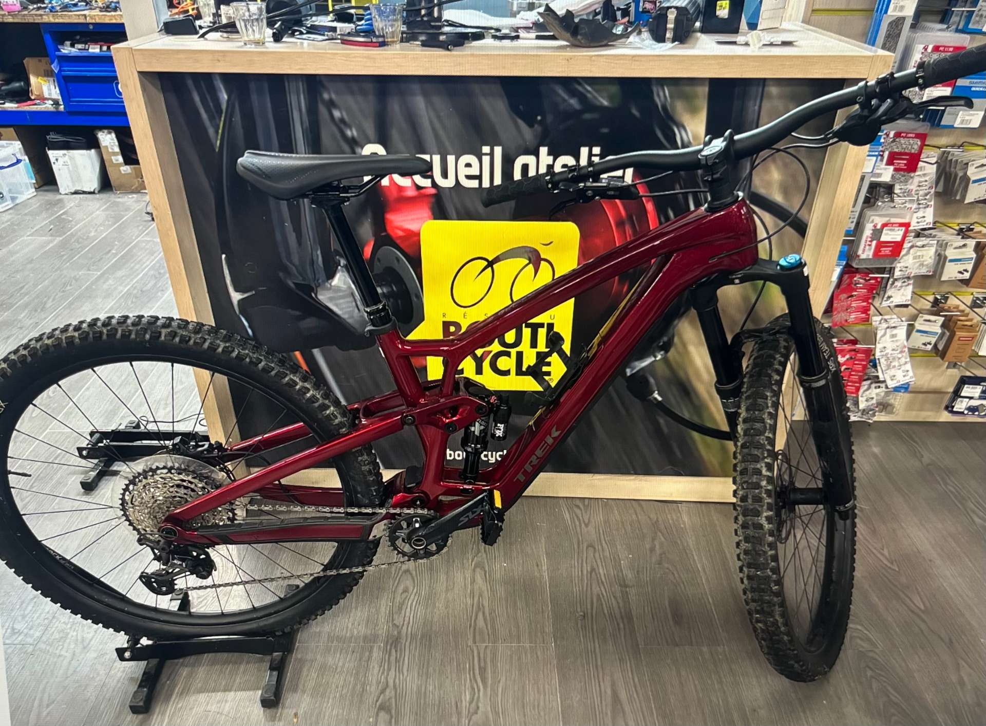 Trek Fuel Ex 9.7 XT Size M/L Red