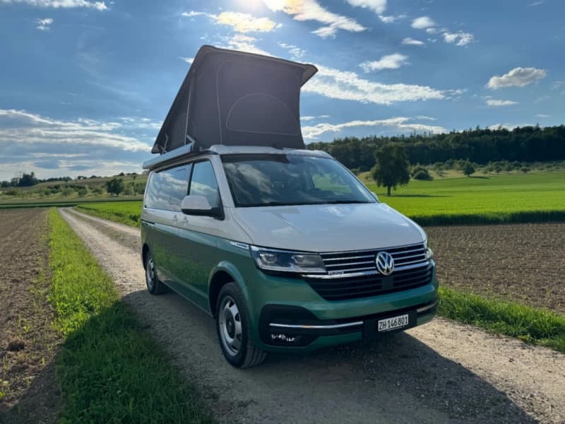 CampBär's grüner T6.1 California Ocean, Dominik's Campingbus – Höri