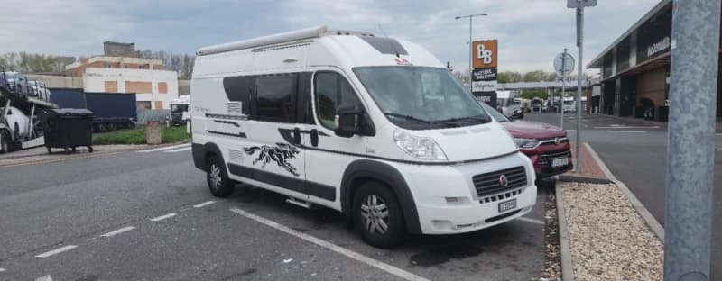 Flying Wolf, Silvia's Campingbus – Sempach