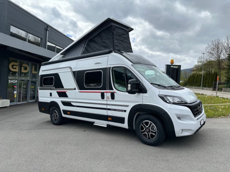 Adria Campingbus von Location – Corgémont