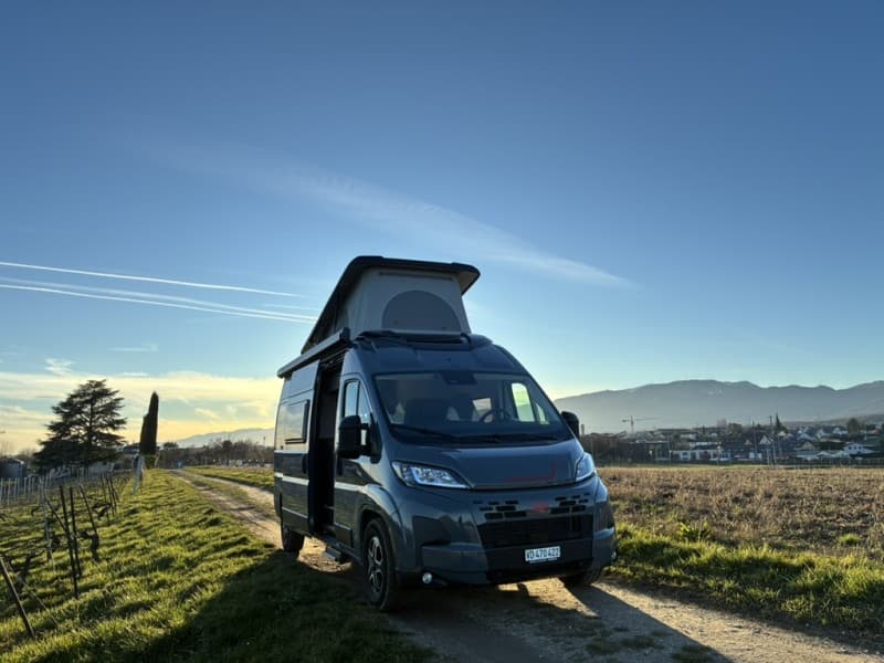 Emma, Antoine's Campingbus – Gland