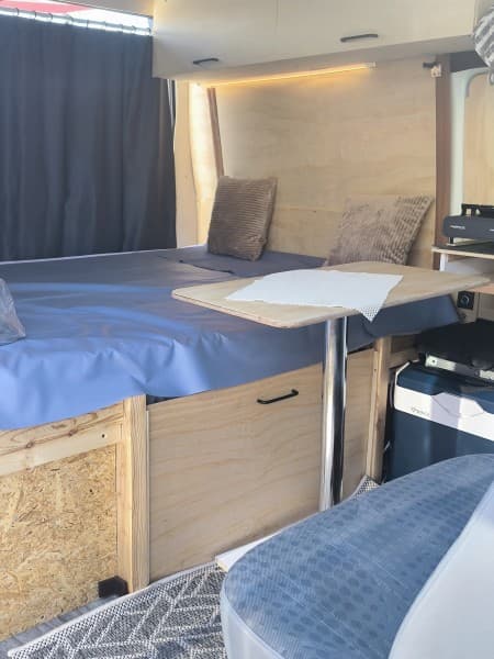 ✨Balu ✨Nicht hetzen, unterwegs sein, draußen leben, am See stehen und den Abend genießen., Sandra's Campingbus – Vienna