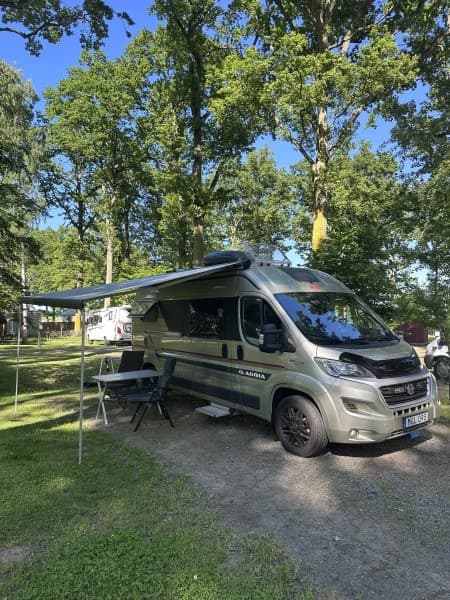 Jennys Adria Campervan – åKersberga