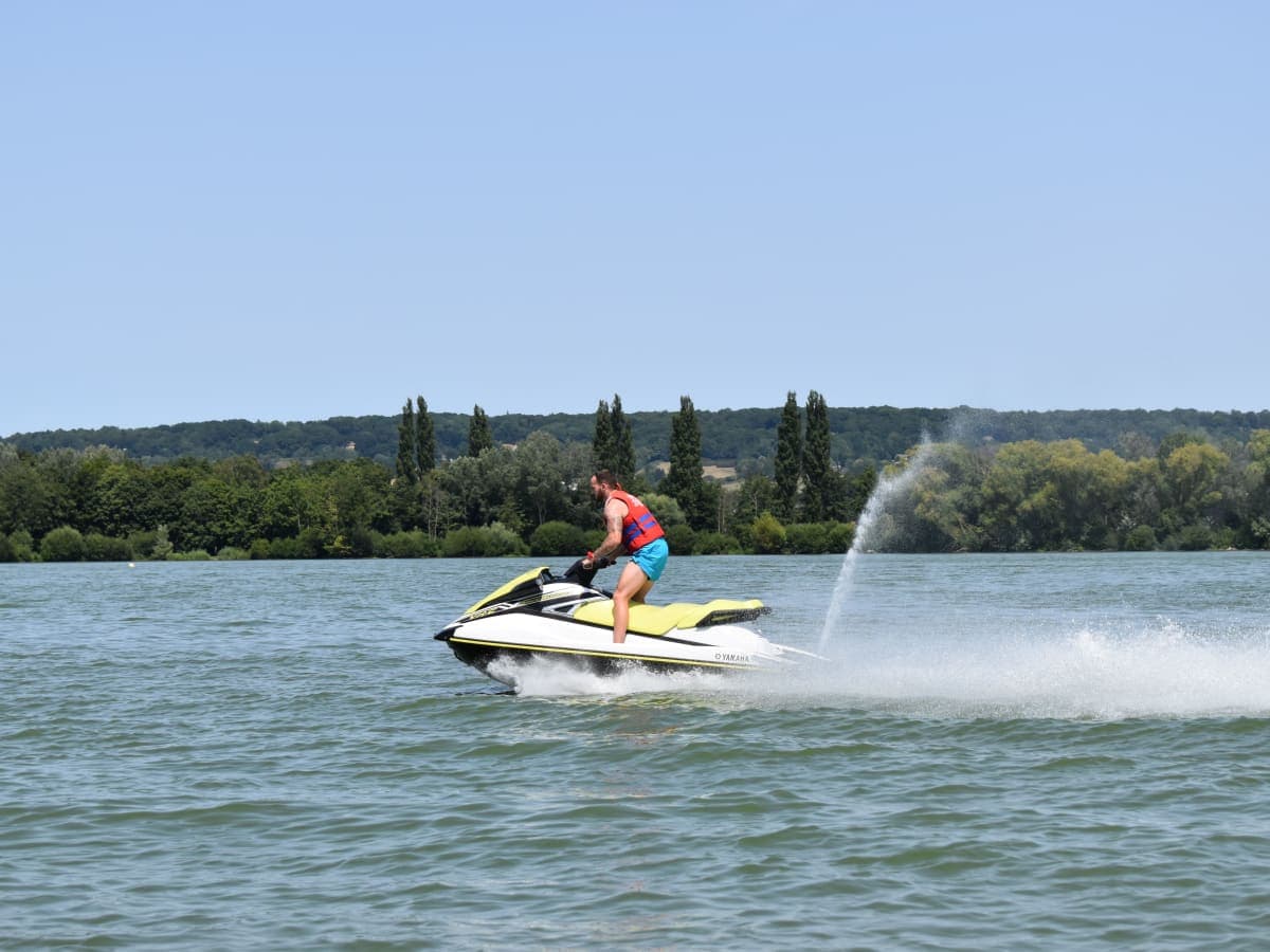 Water scooter in Pont-L'Evêque (14) – Pont-L’Evêque